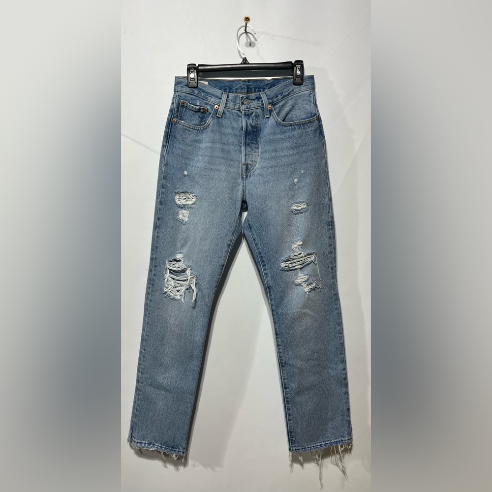 Levi's Women's Relaxed Distressed Blue Jeans‎ Size 27 Inseam 30”